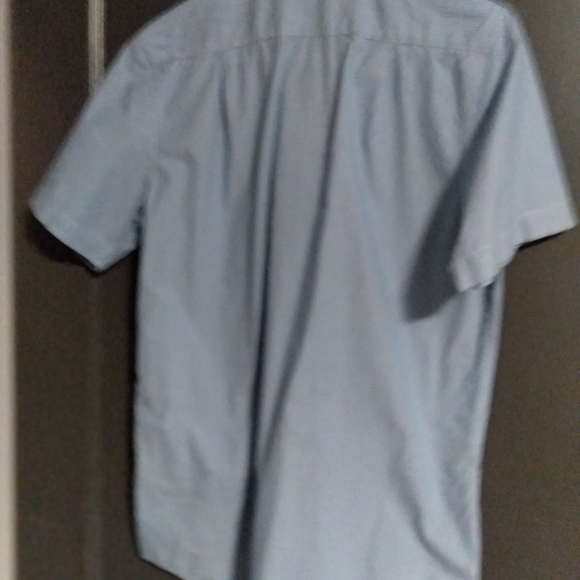 Izod LADIES BLUE AND WHITE PIN STRIPE BUTTON DOWN BLOUSE. SIZE SMALL - Picture 5 of 7